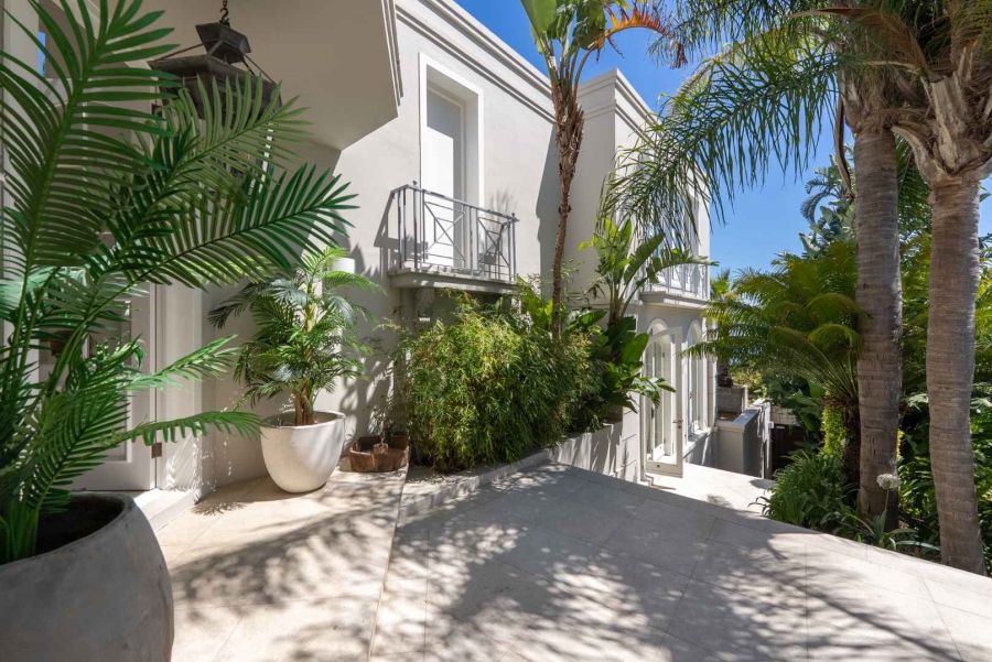 5 Bedroom Property for Sale in Fresnaye Western Cape